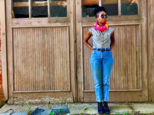 blouse and mom jeans outfit