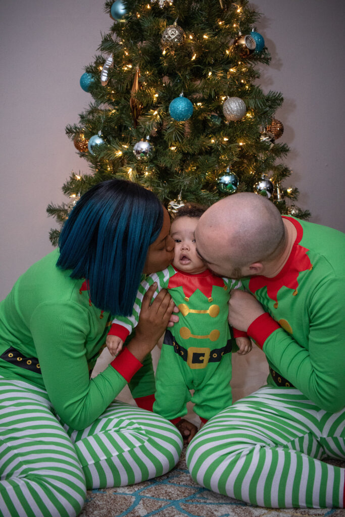 adorable Christmas photo of family